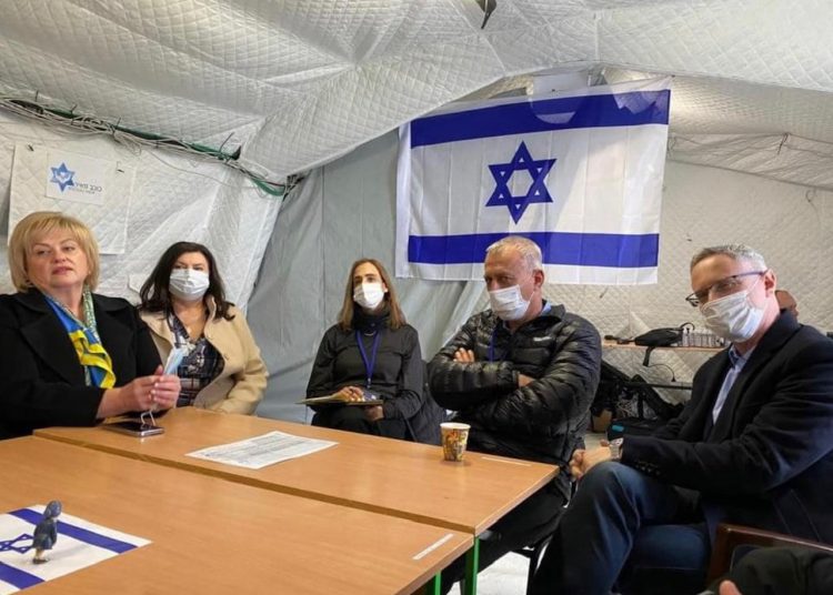 פרופ' אש באוקראינה 
צילום: נעה טריקי